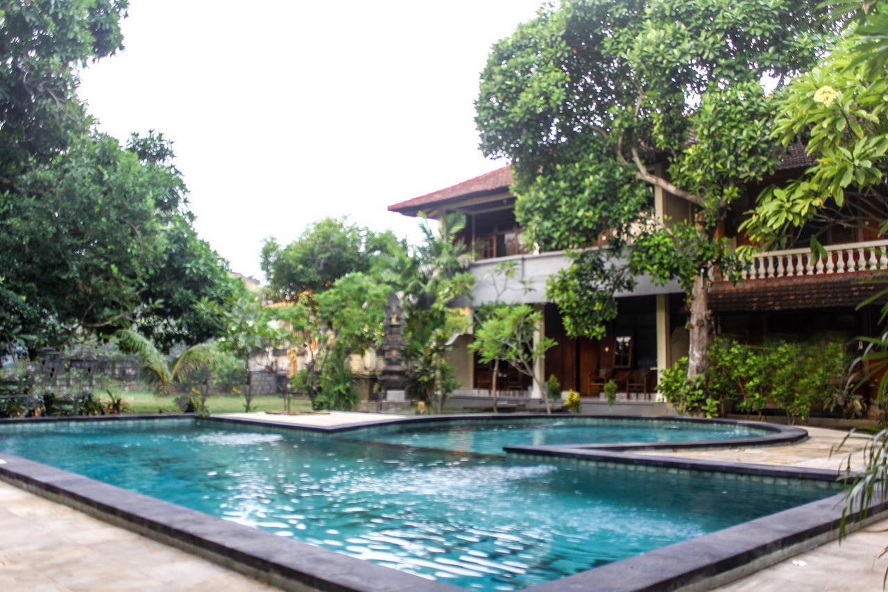 Budhi Beach Inn Kuta  Ngoại thất bức ảnh