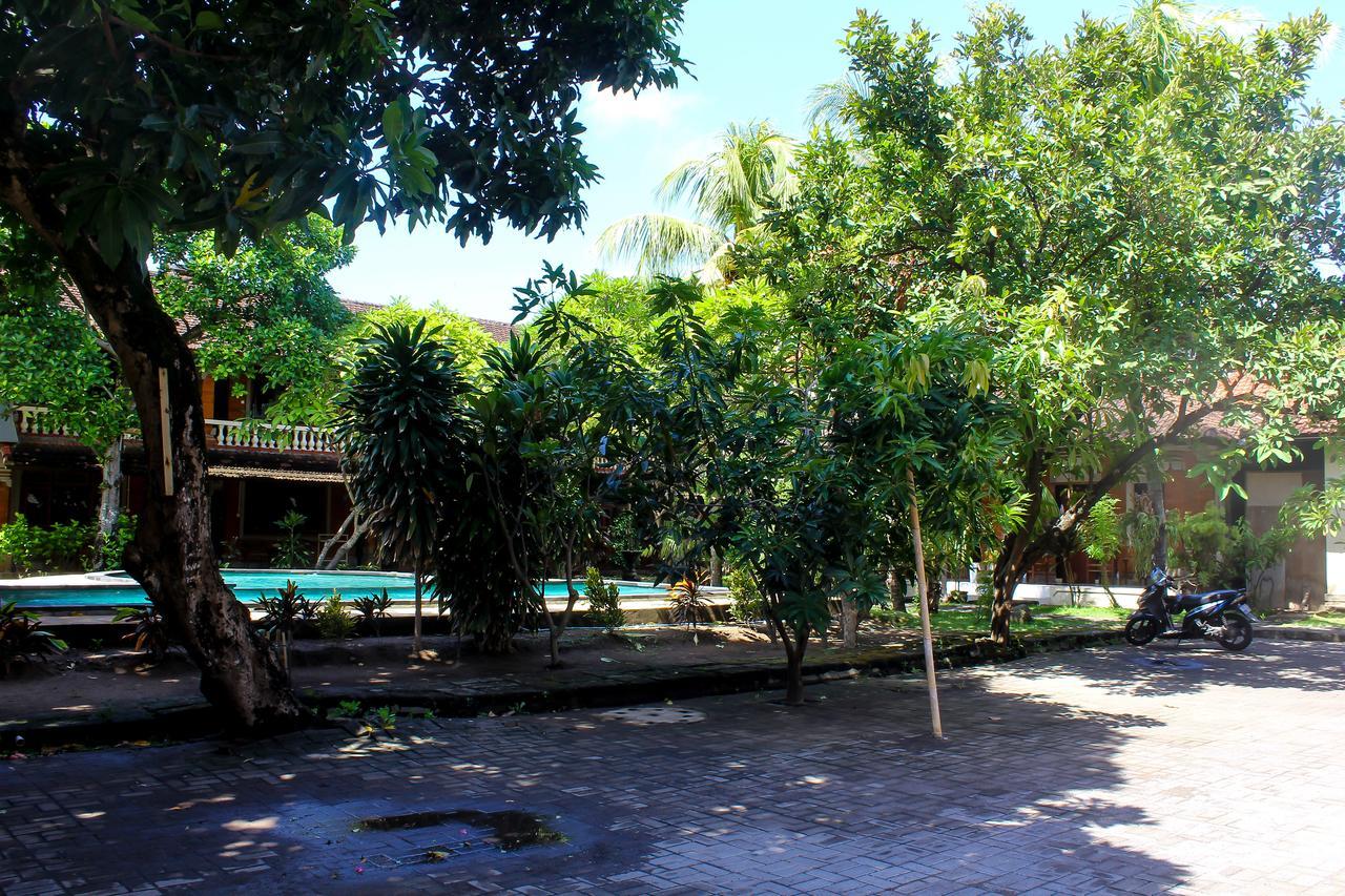 Budhi Beach Inn Kuta  Ngoại thất bức ảnh