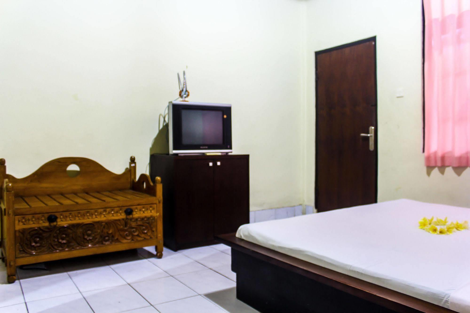 Budhi Beach Inn Kuta  Ngoại thất bức ảnh