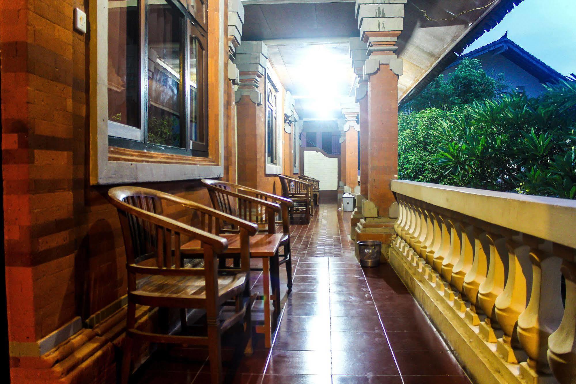 Budhi Beach Inn Kuta  Ngoại thất bức ảnh