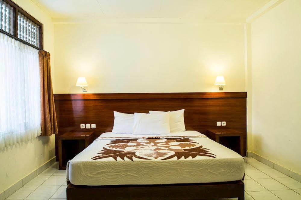 Budhi Beach Inn Kuta  Ngoại thất bức ảnh