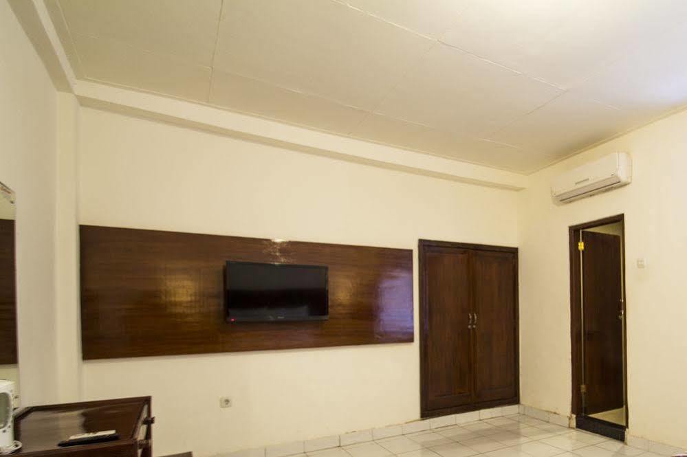 Budhi Beach Inn Kuta  Ngoại thất bức ảnh