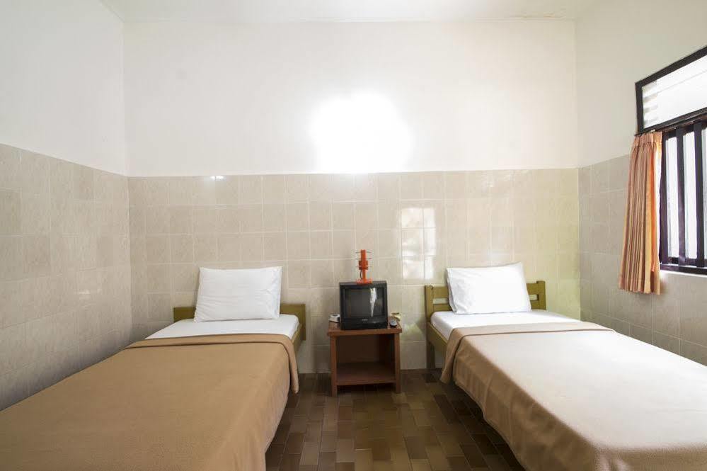 Budhi Beach Inn Kuta  Ngoại thất bức ảnh