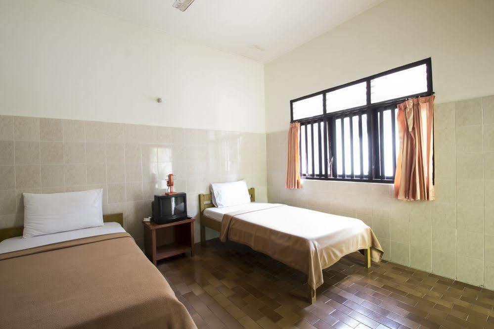 Budhi Beach Inn Kuta  Ngoại thất bức ảnh