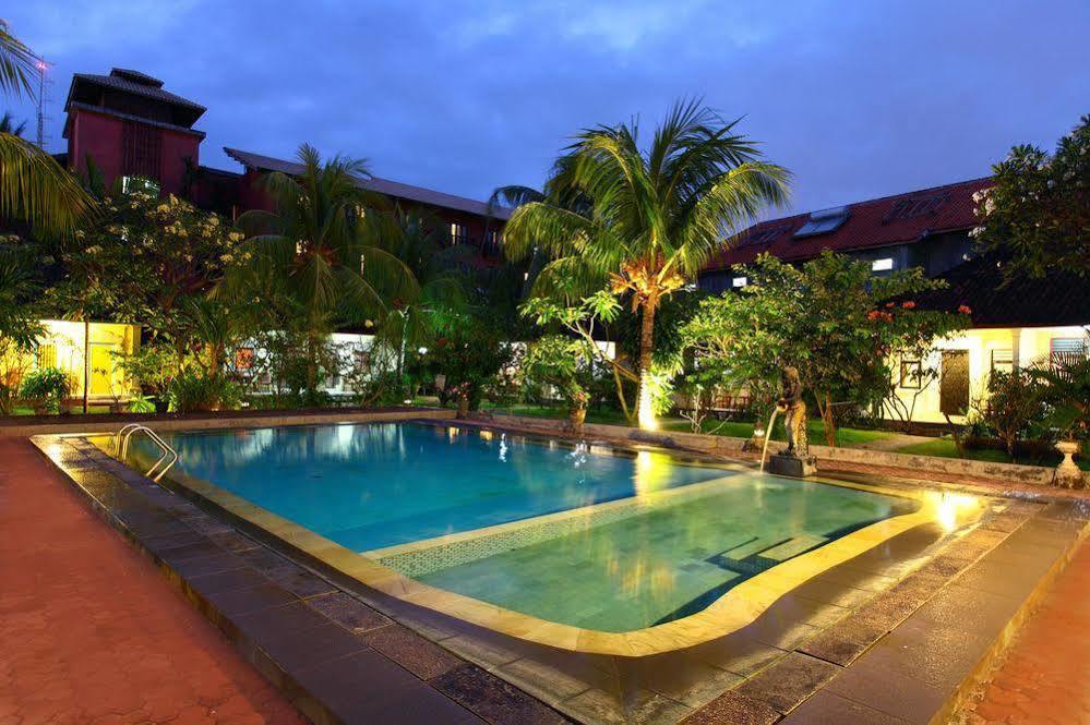 Budhi Beach Inn Kuta  Ngoại thất bức ảnh